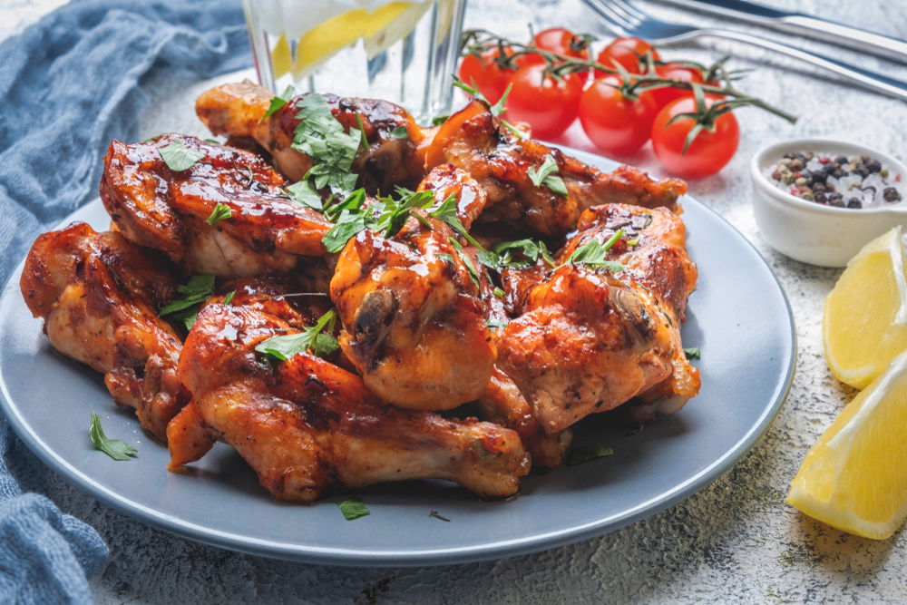 כנפיים עסיסיות במרינדה