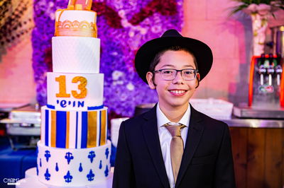 מוישי הולצברג חגג 'בר מצווה' בכפר חב"ד