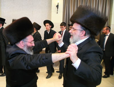 ניגון הגאולה: שלמה כהן ומשה וינטרוב מקפיצים