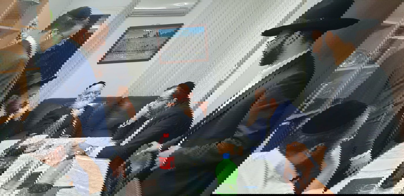 נציגי ש"ס במעונו של הגר"י כהן, אמש