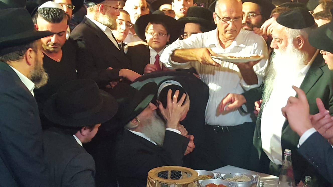 הריקוד הסוער של האדמו"ר רבי דוד אבוחצירא בחתונת נכדתו