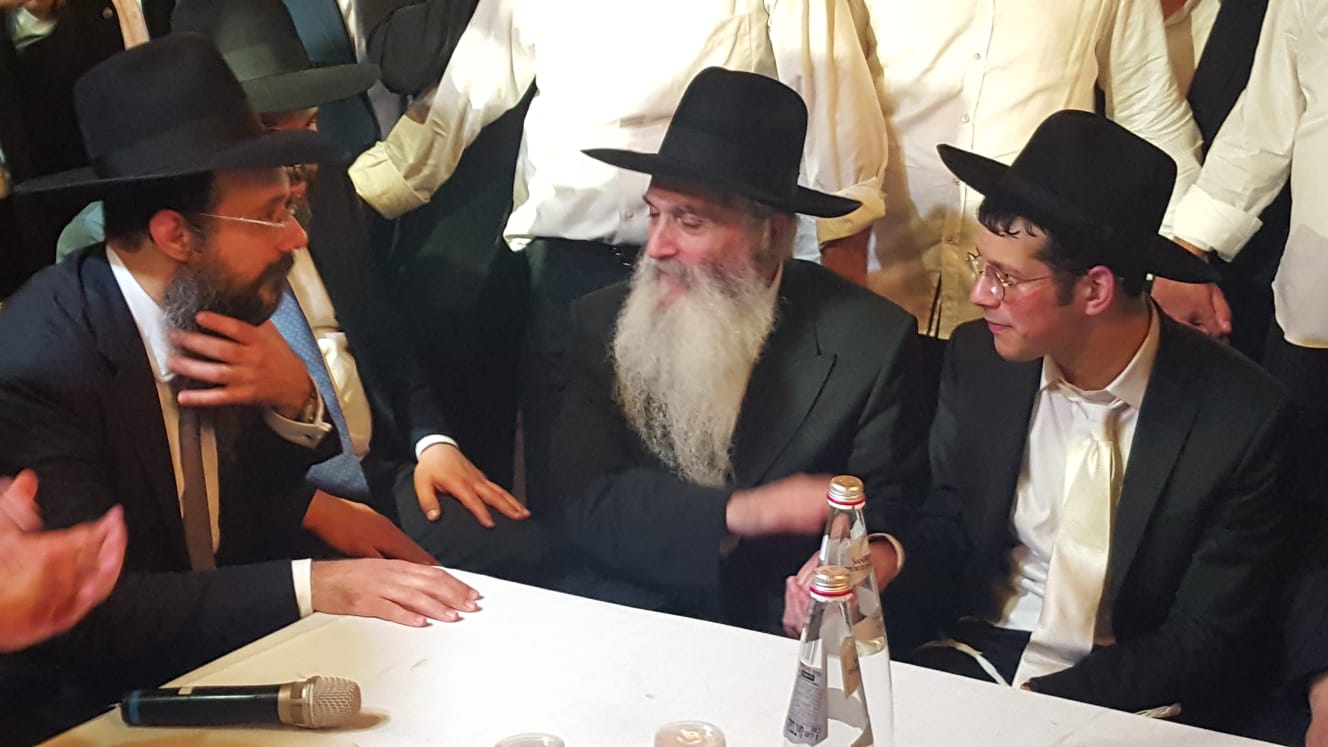 הריקוד הסוער של האדמו"ר רבי דוד אבוחצירא בחתונת נכדתו