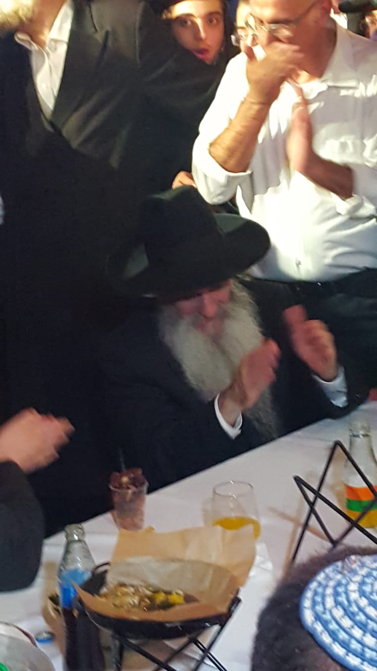 הריקוד הסוער של האדמו"ר רבי דוד אבוחצירא בחתונת נכדתו