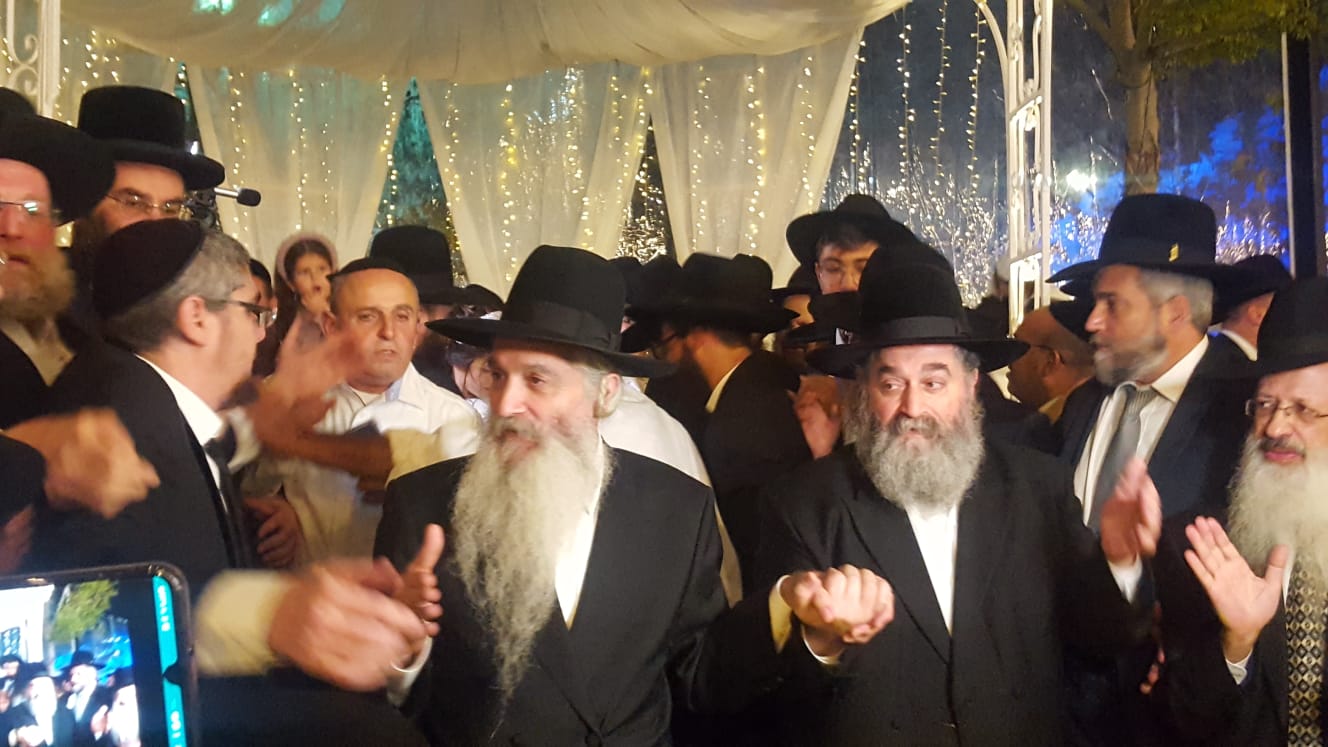 הריקוד הסוער של האדמו"ר רבי דוד אבוחצירא בחתונת נכדתו