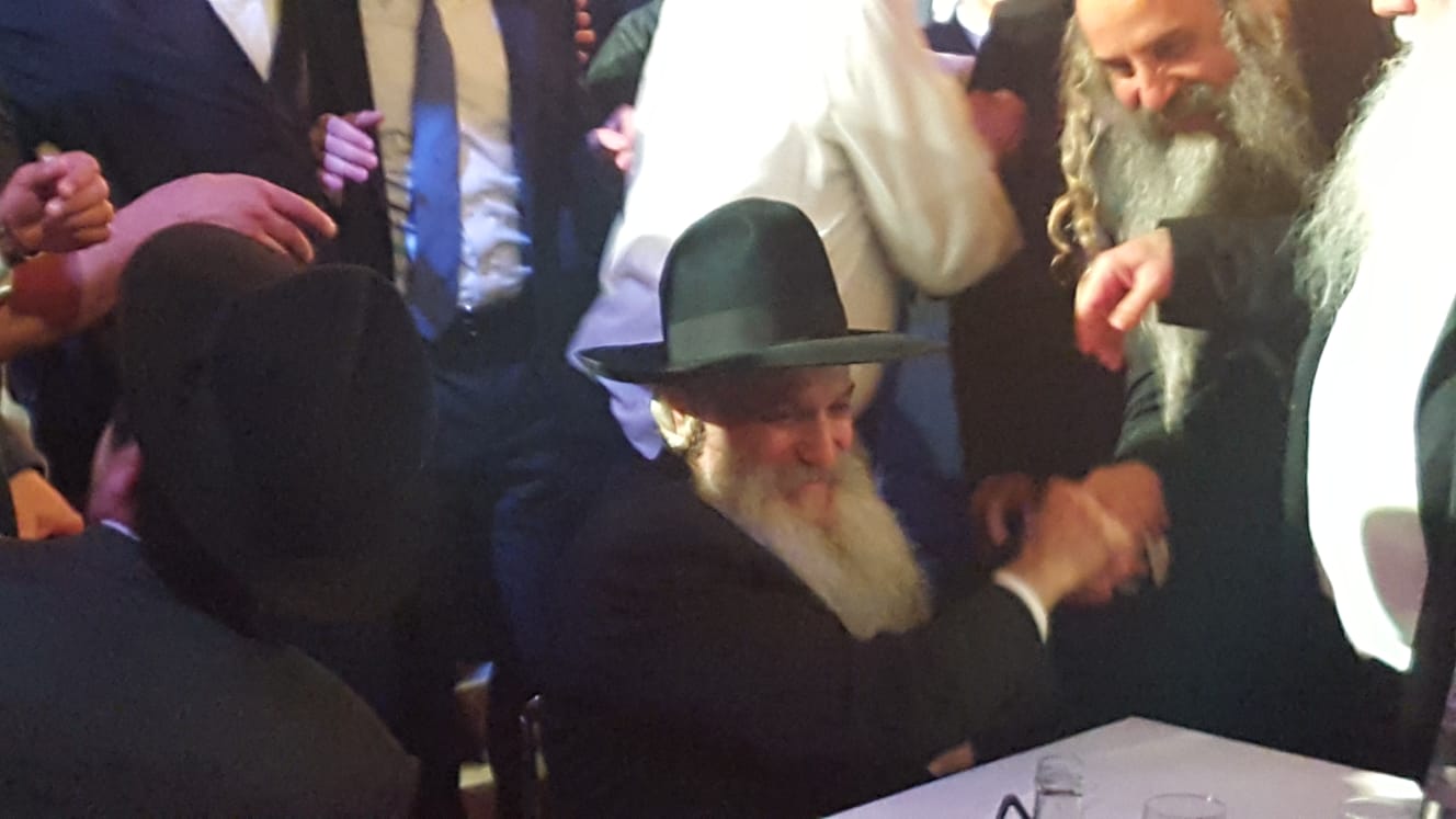 הריקוד הסוער של האדמו"ר רבי דוד אבוחצירא בחתונת נכדתו