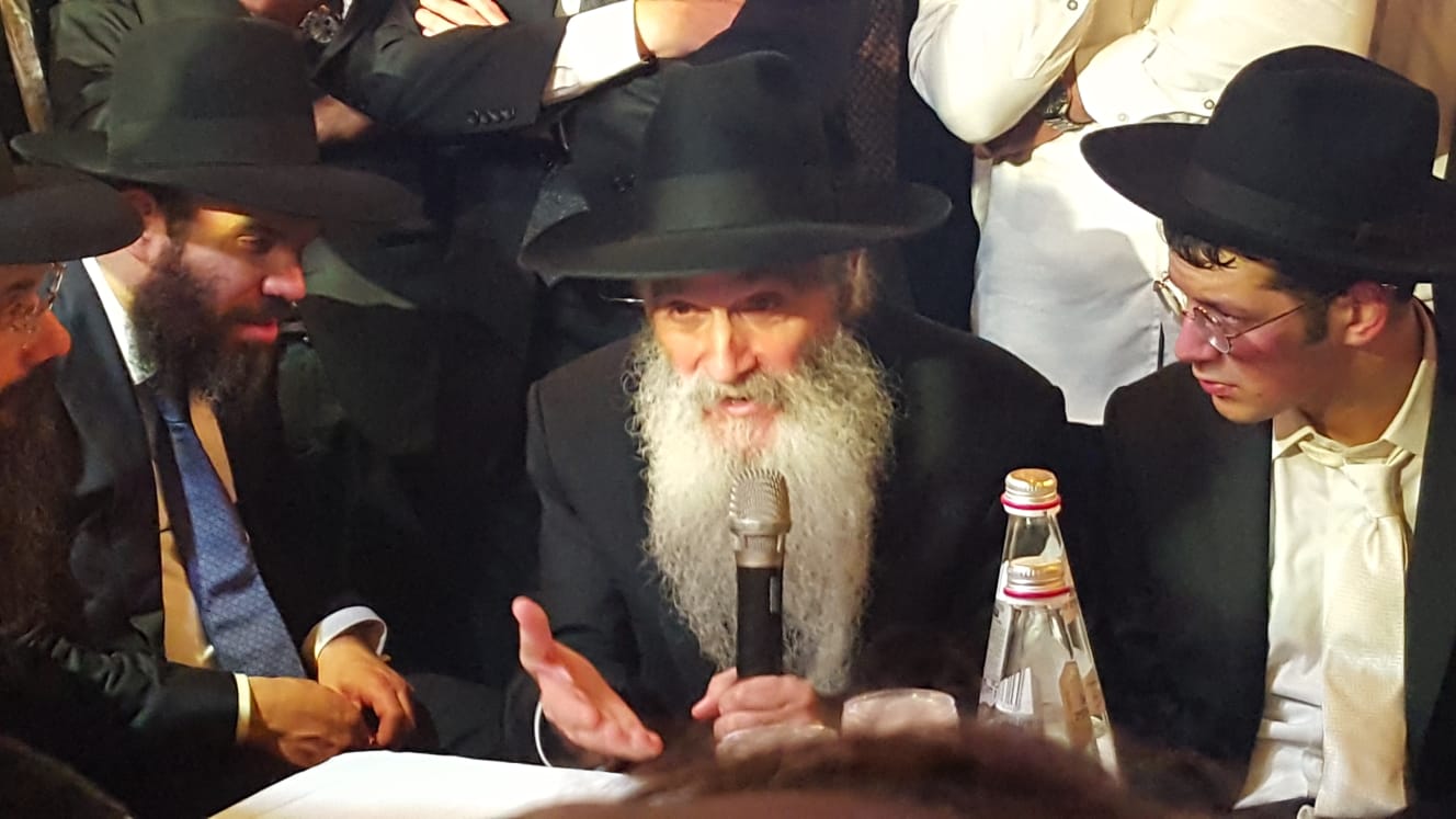 הריקוד הסוער של האדמו"ר רבי דוד אבוחצירא בחתונת נכדתו