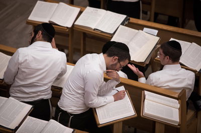 בחורי ישיבה, אילוסטרציה