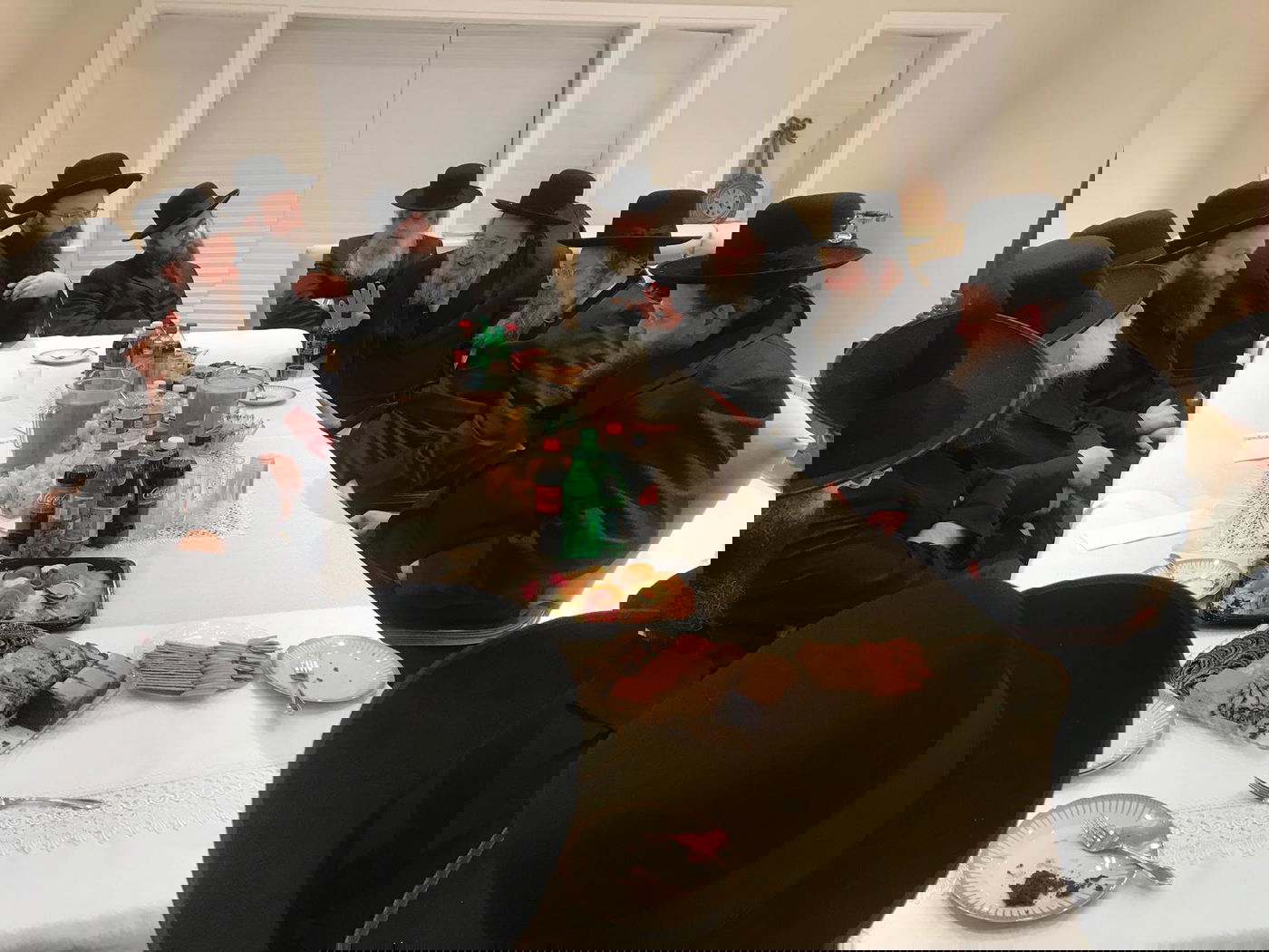 בני האדמו"ר עם חברי ההנהלות הרוחניות