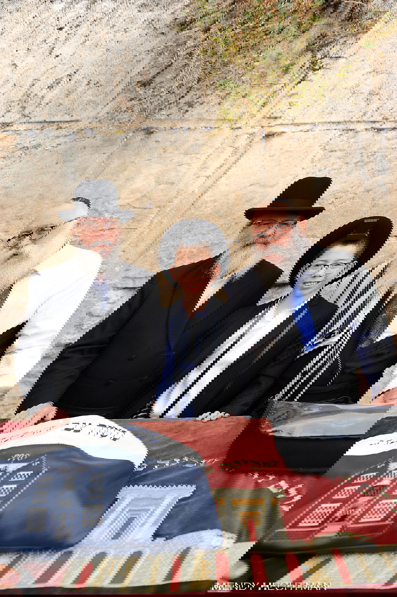 למחרת בר המצווה: מוישי הולצברג בכותל