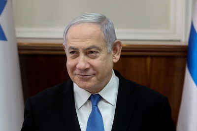 נתניהו לועג למנדלבליט: "מחווה לדפי זהב"