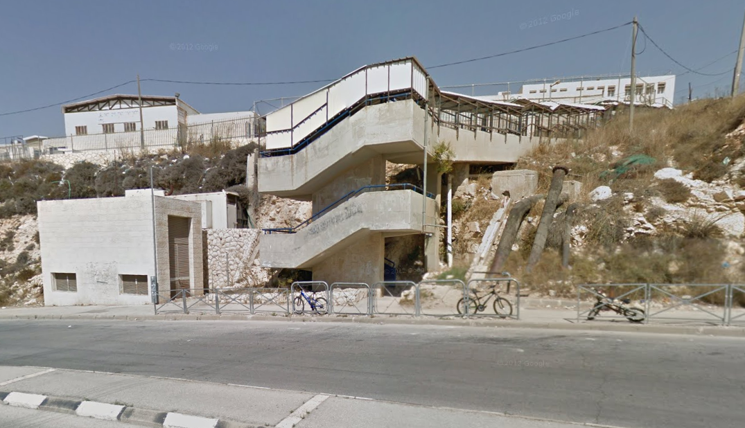 הגשר שהופך למלכודת בוץ כשיורד גשם