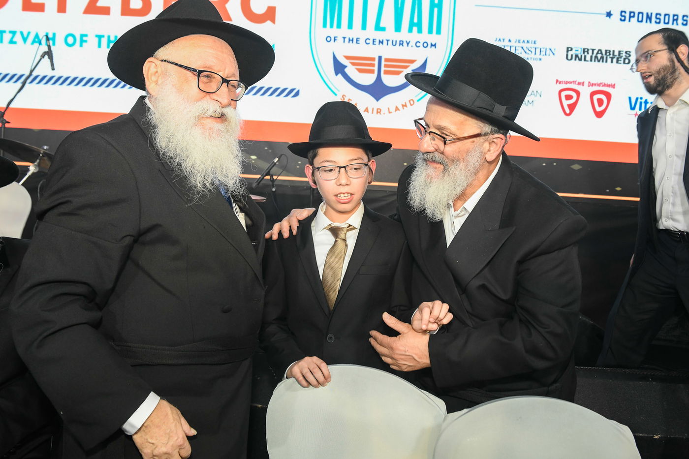 תיעוד ענק: בר המצווה של מוישי הולצברג