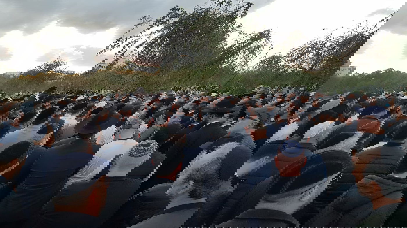 היתום בן ה-7 הספיד: "אבא, מי ידליק איתי את החנוכיה???"