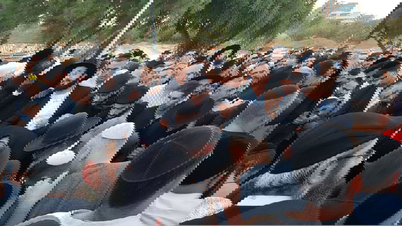 היתום בן ה-7 הספיד: "אבא, מי ידליק איתי את החנוכיה???"