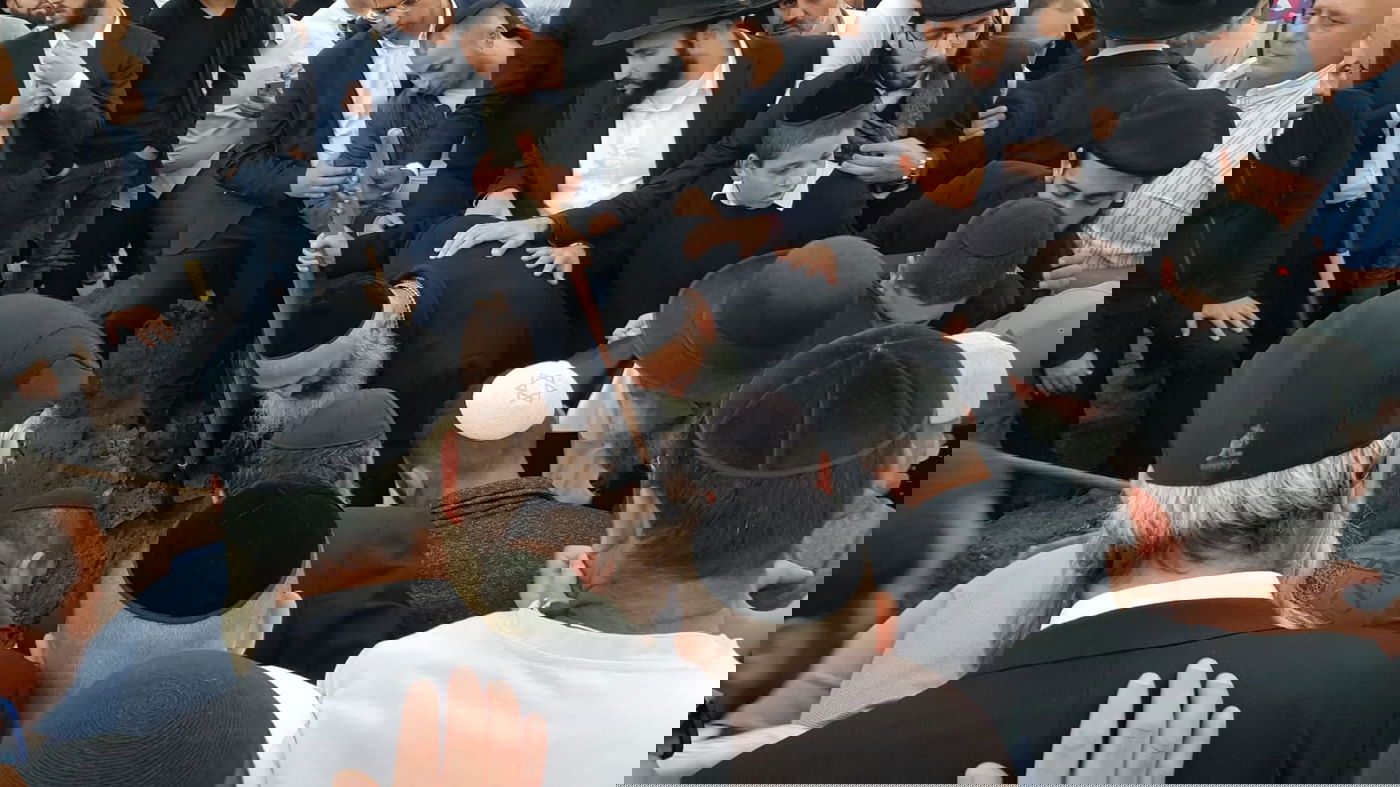 היתום בן ה-7 הספיד: "אבא, מי ידליק איתי את החנוכיה???"