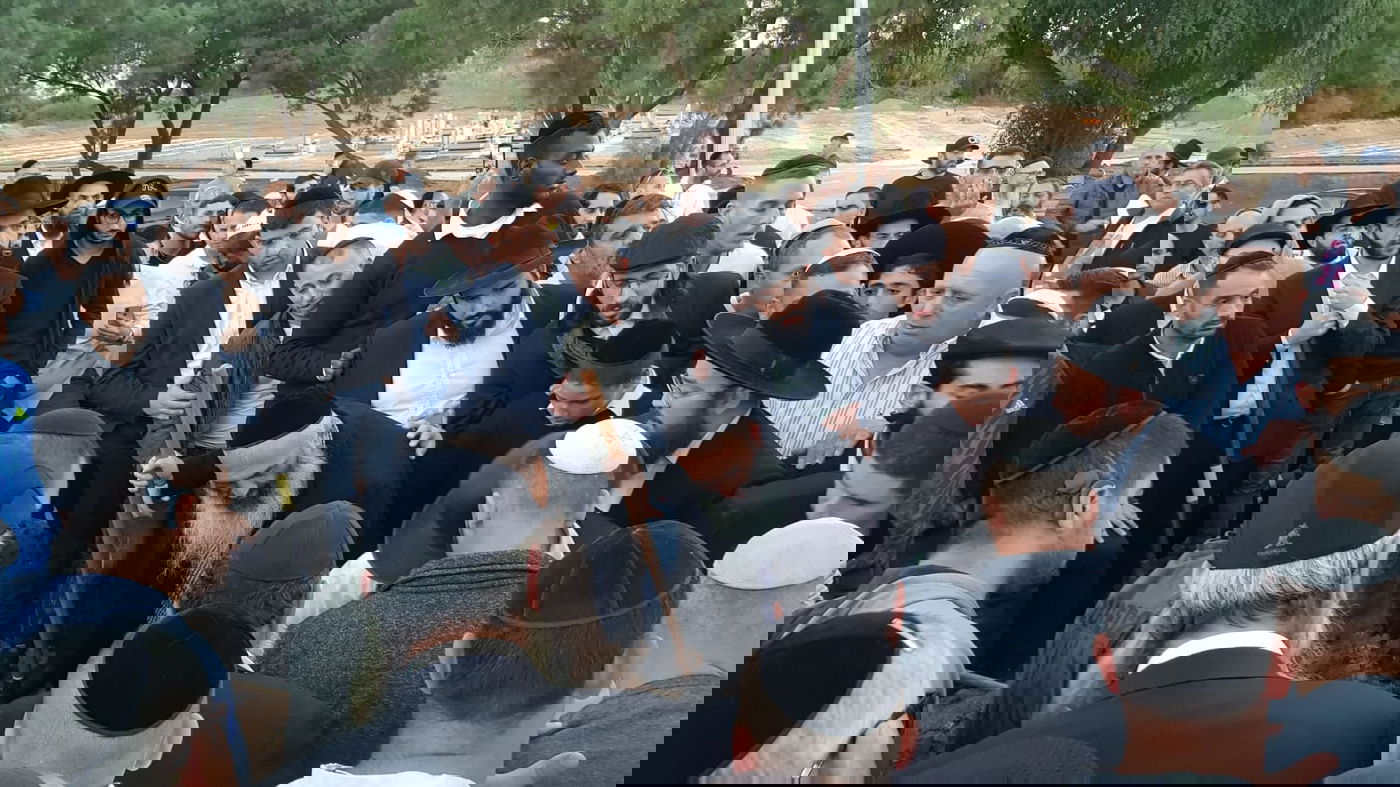 היתום בן ה-7 הספיד: "אבא, מי ידליק איתי את החנוכיה???"