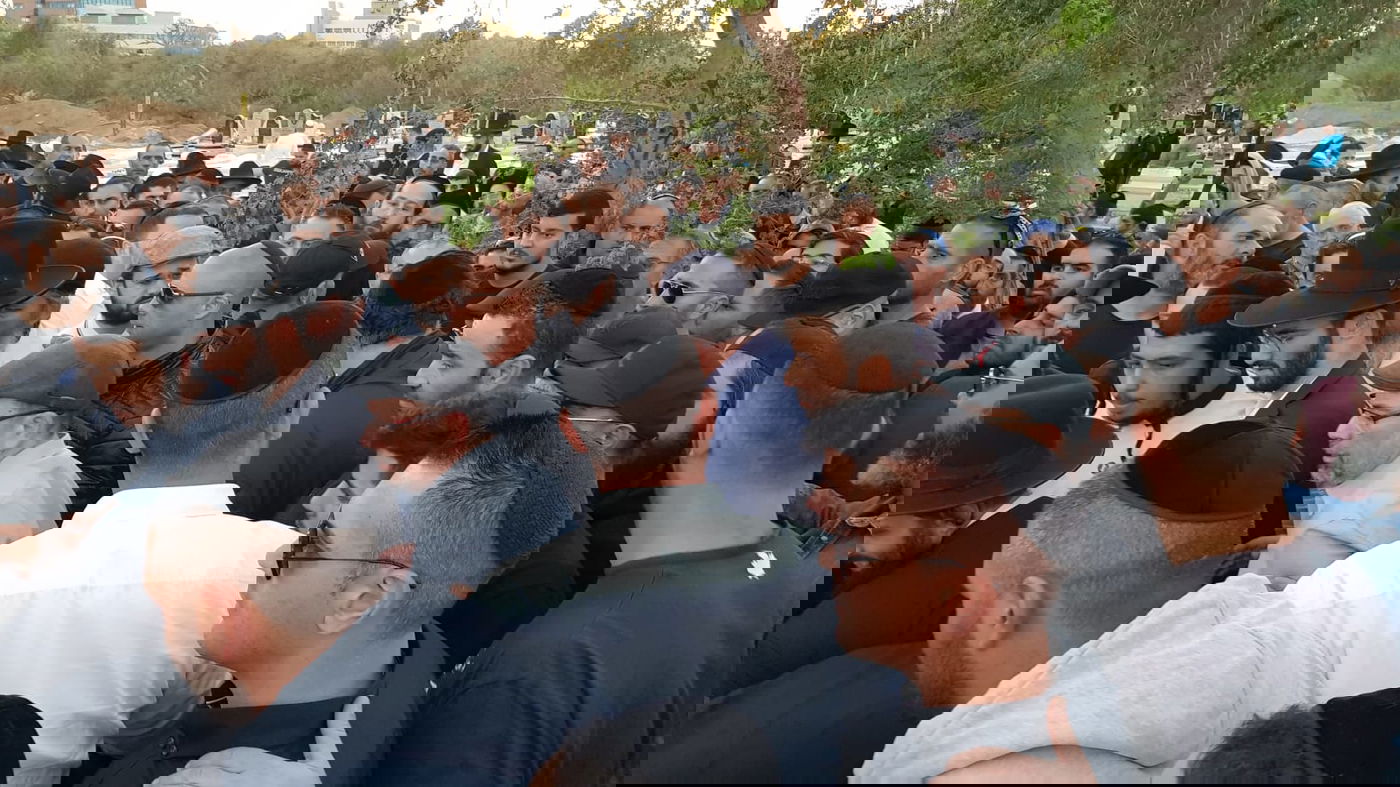 היתום בן ה-7 הספיד: "אבא, מי ידליק איתי את החנוכיה???"