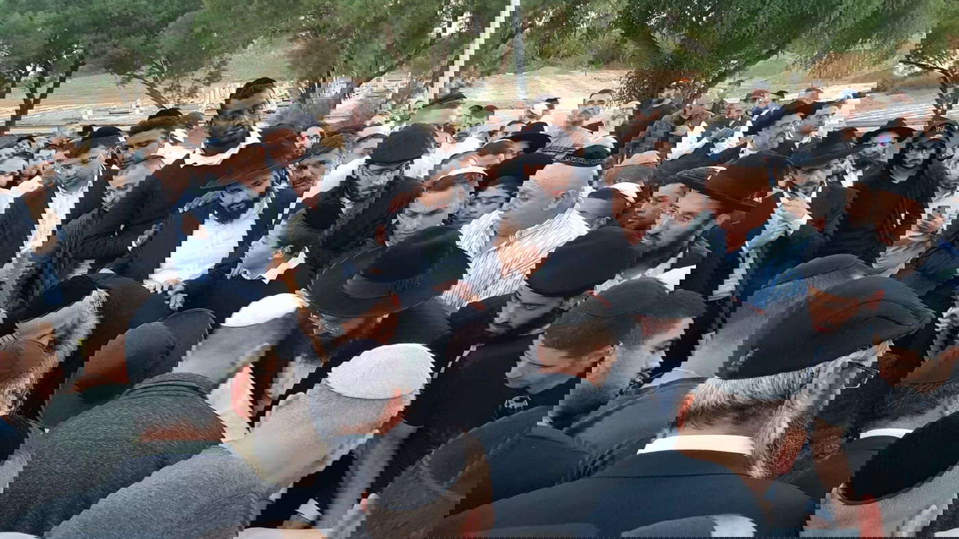 היתום בן ה-7 הספיד: "אבא, מי ידליק איתי את החנוכיה???"