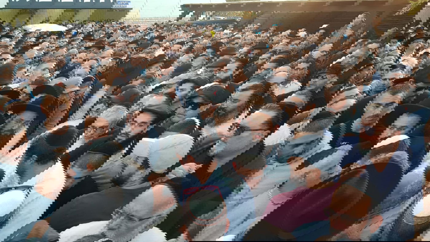 היתום בן ה-7 הספיד: "אבא, מי ידליק איתי את החנוכיה???"