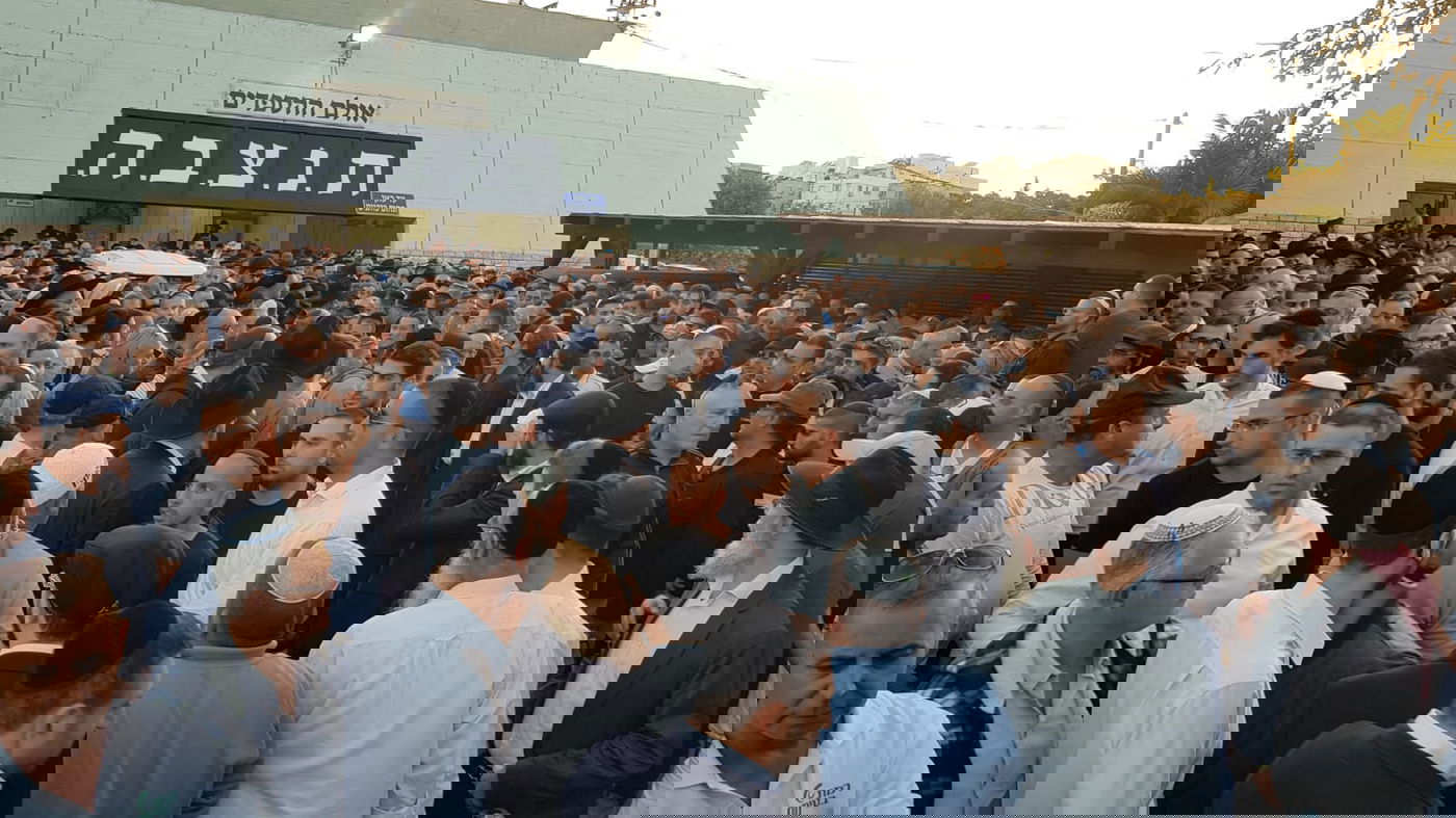 היתום בן ה-7 הספיד: "אבא, מי ידליק איתי את החנוכיה???"