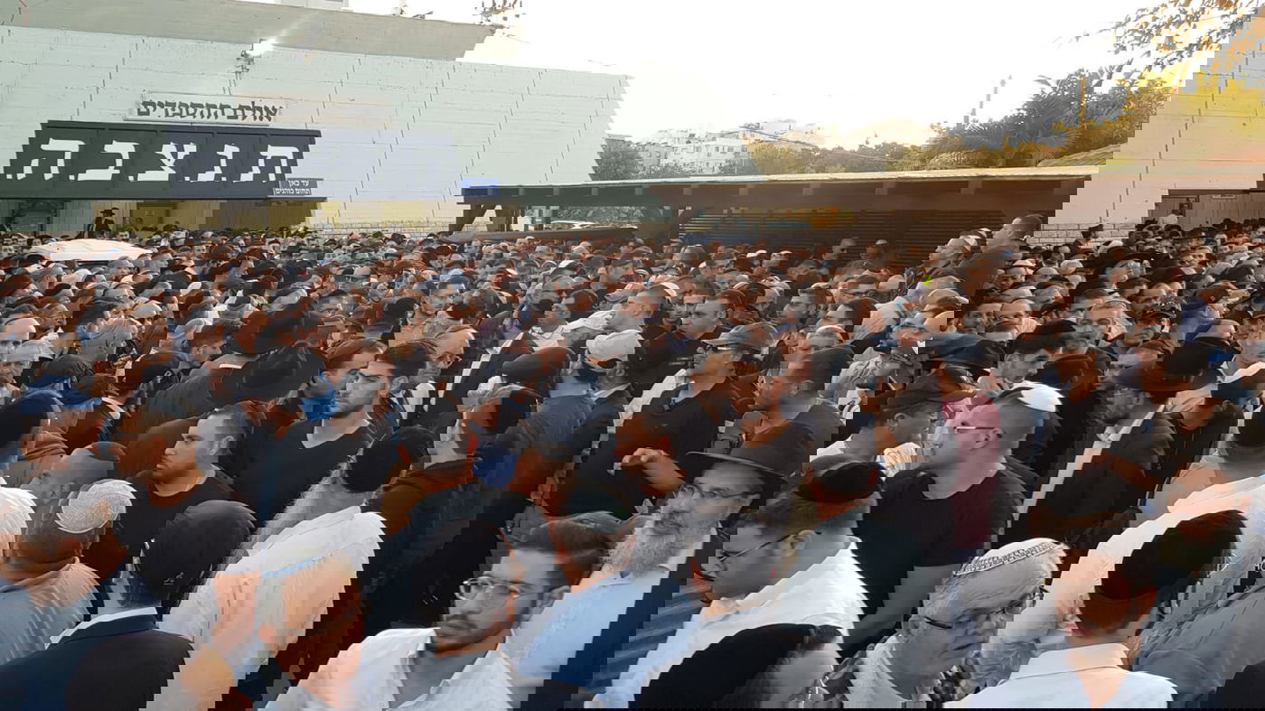 היתום בן ה-7 הספיד: "אבא, מי ידליק איתי את החנוכיה???"