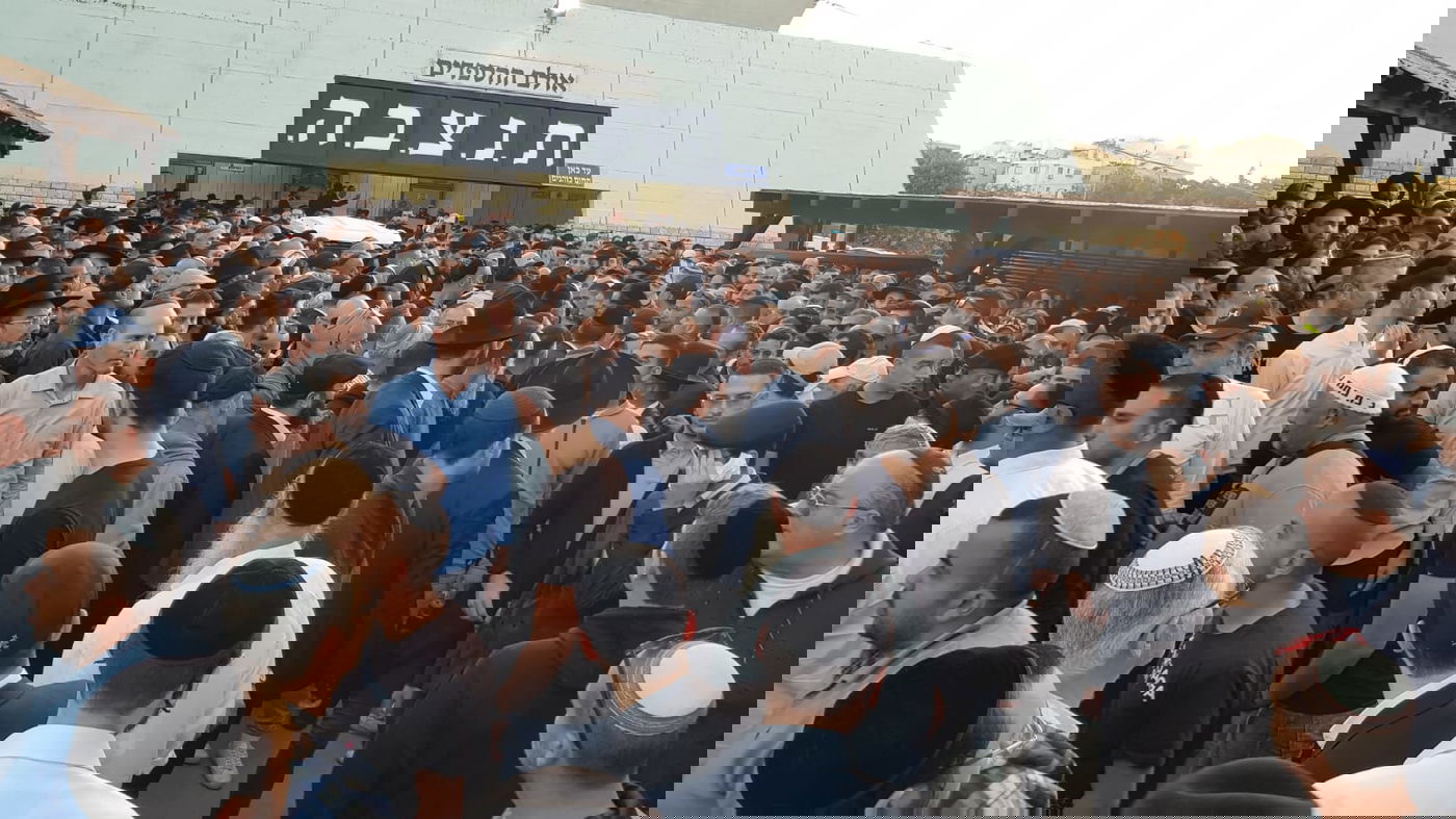 היתום בן ה-7 הספיד: "אבא, מי ידליק איתי את החנוכיה???"