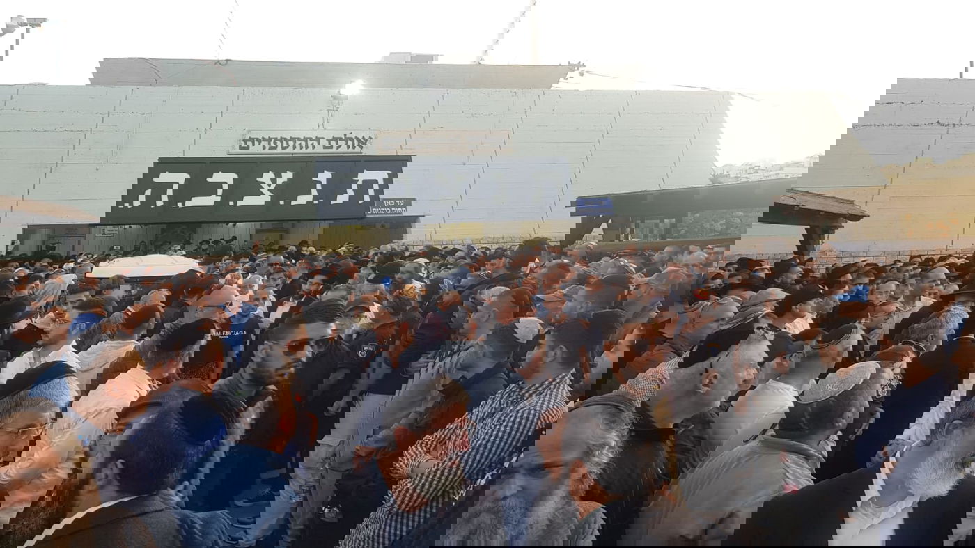 היתום בן ה-7 הספיד: "אבא, מי ידליק איתי את החנוכיה???"