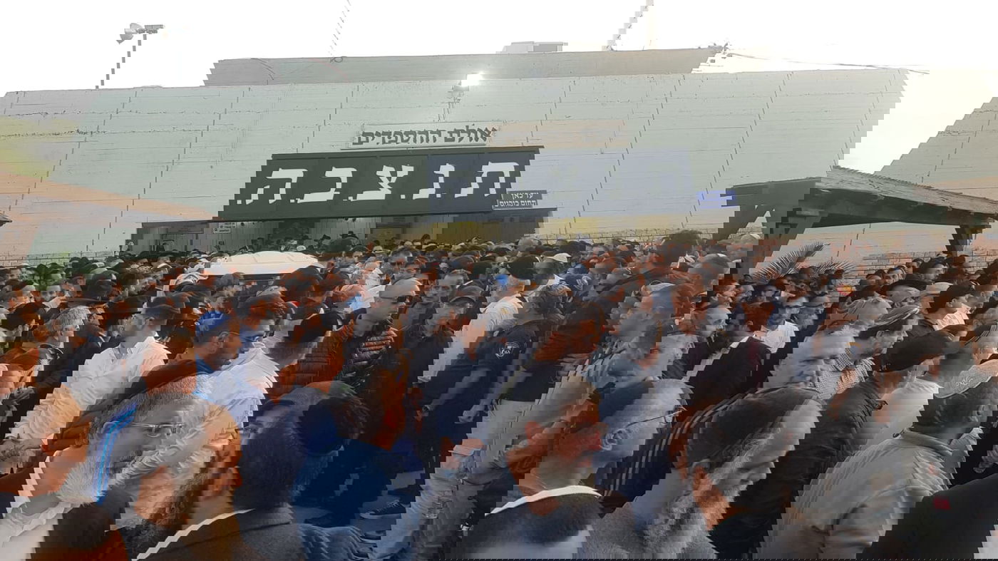 היתום בן ה-7 הספיד: "אבא, מי ידליק איתי את החנוכיה???"