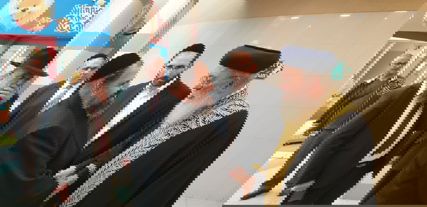 הגר"ש עמאר סייר בבית החולים והביע את התפעלותו