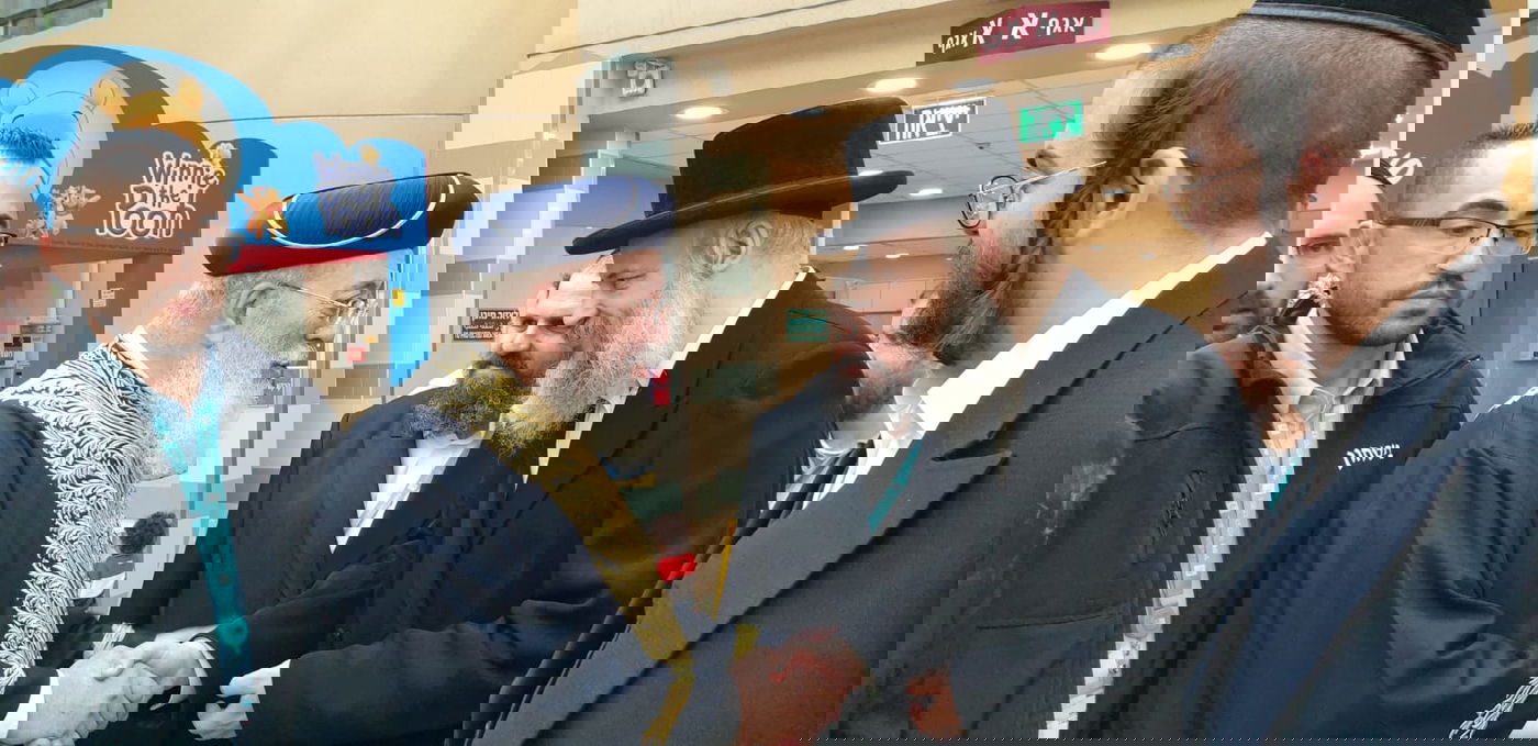 הגר"ש עמאר סייר בבית החולים והביע את התפעלותו