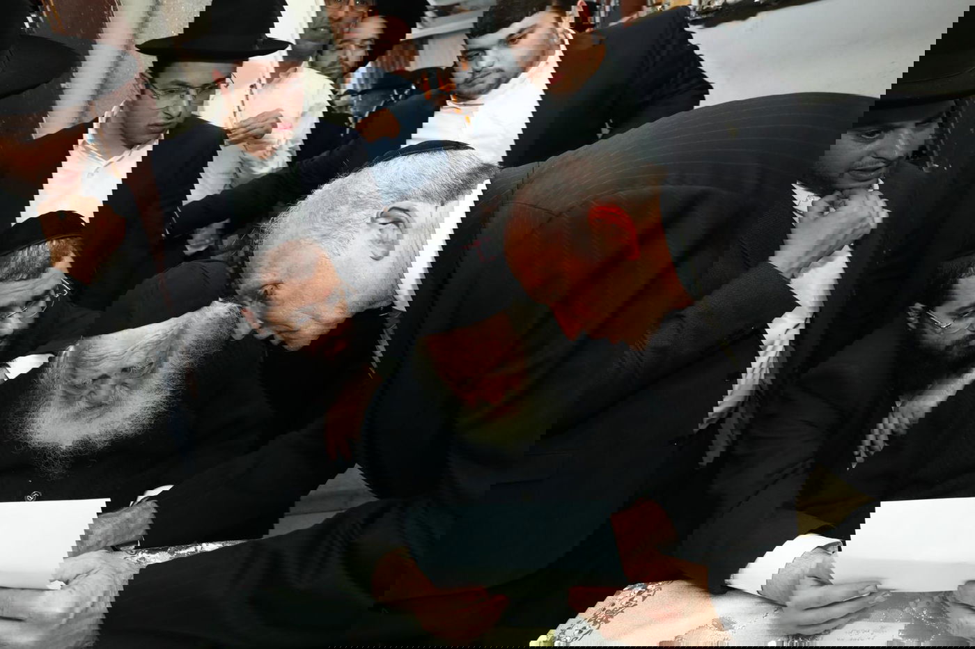 בבית וגן קיפצו בהכנסת ספר התורה, לבית הכנסת החדש • צפו