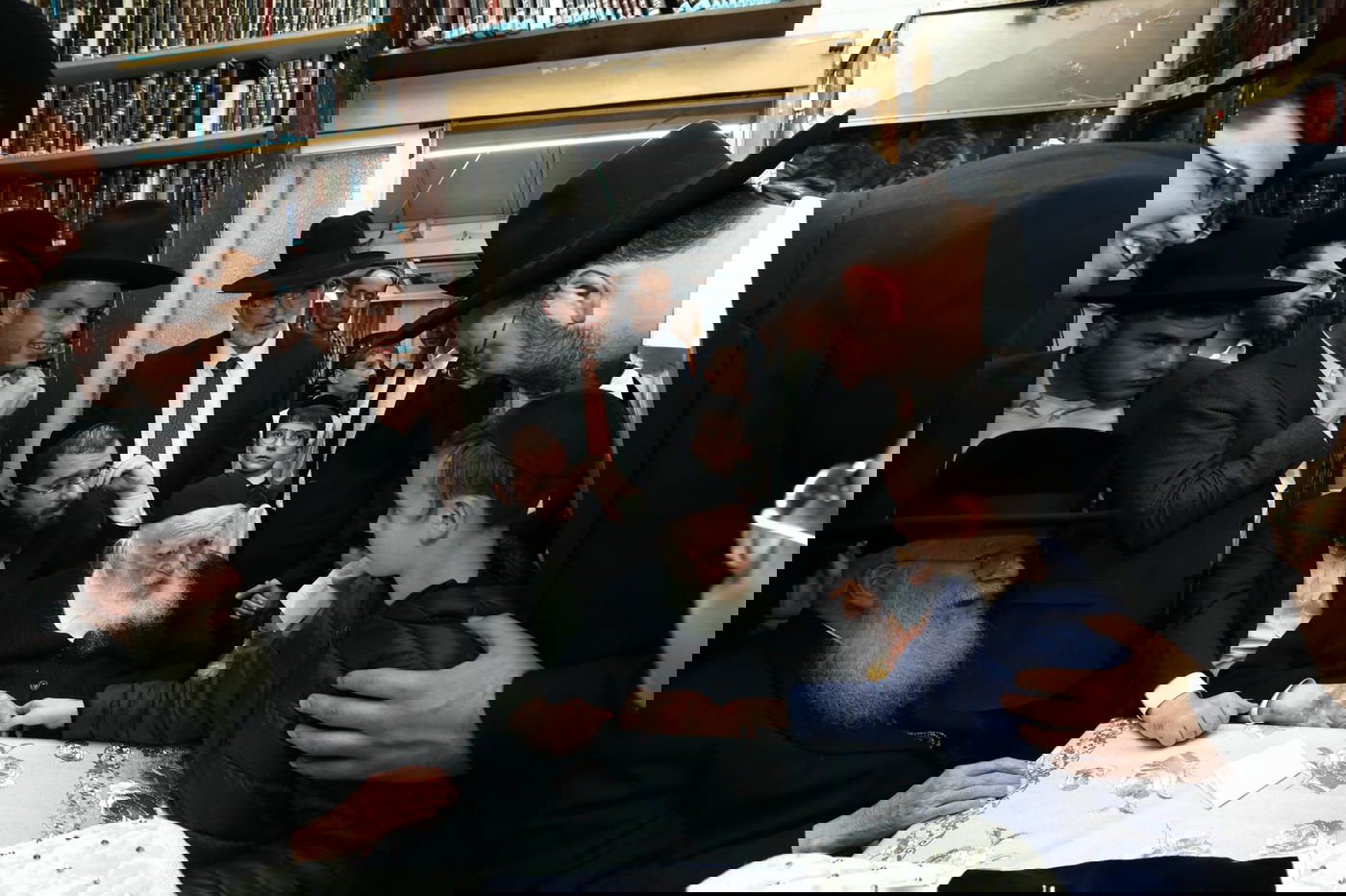 בבית וגן קיפצו בהכנסת ספר התורה, לבית הכנסת החדש • צפו