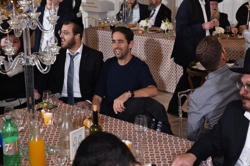 בבית וגן קיפצו בהכנסת ספר התורה, לבית הכנסת החדש • צפו