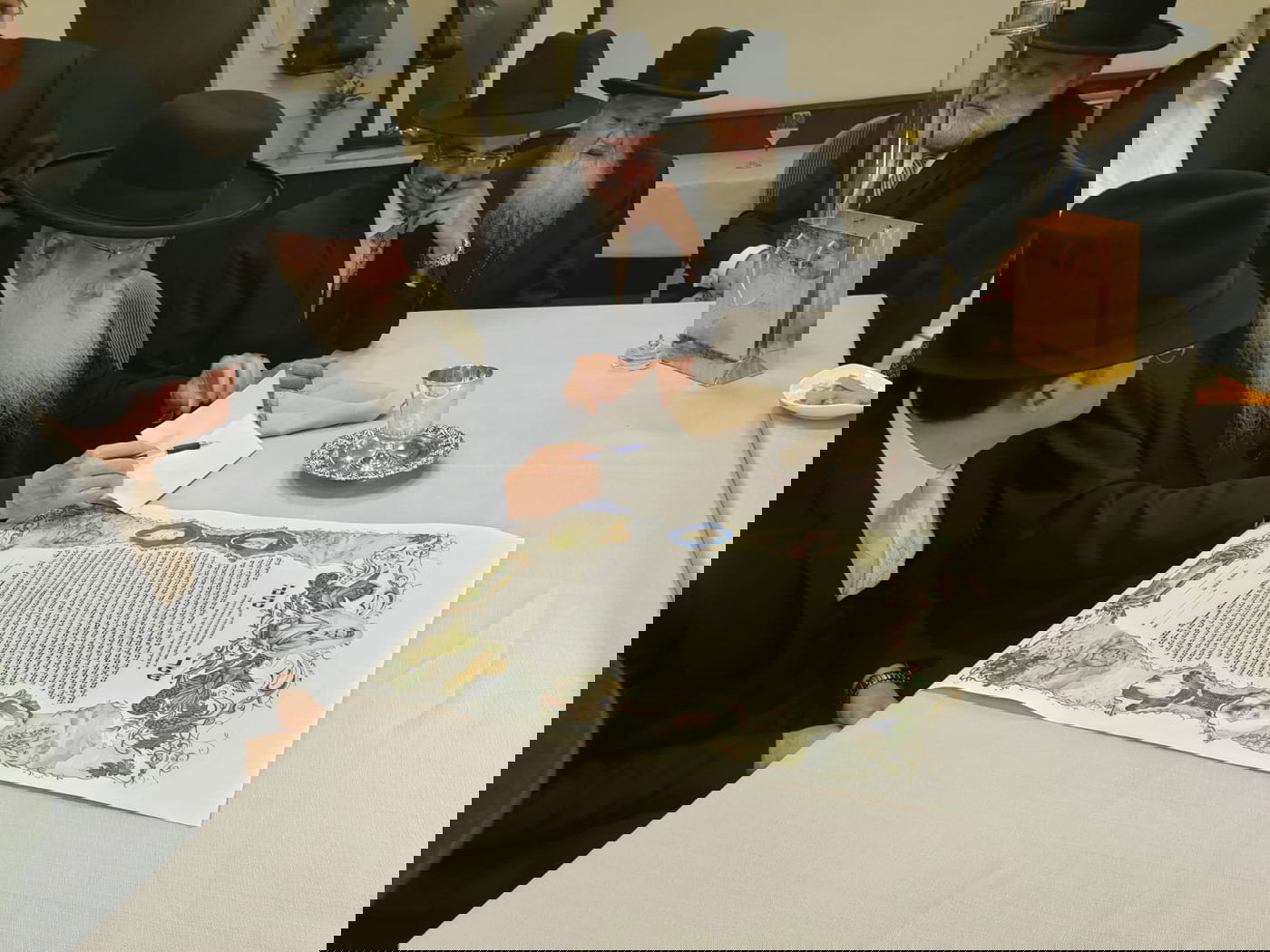 מוטי שטיינמץ, ישי ריבו ואברהם פריד בחתונה • צפו