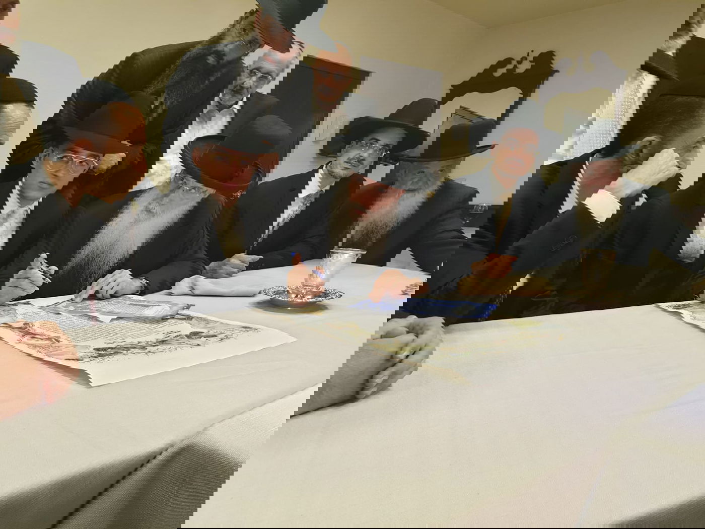 מוטי שטיינמץ, ישי ריבו ואברהם פריד בחתונה • צפו