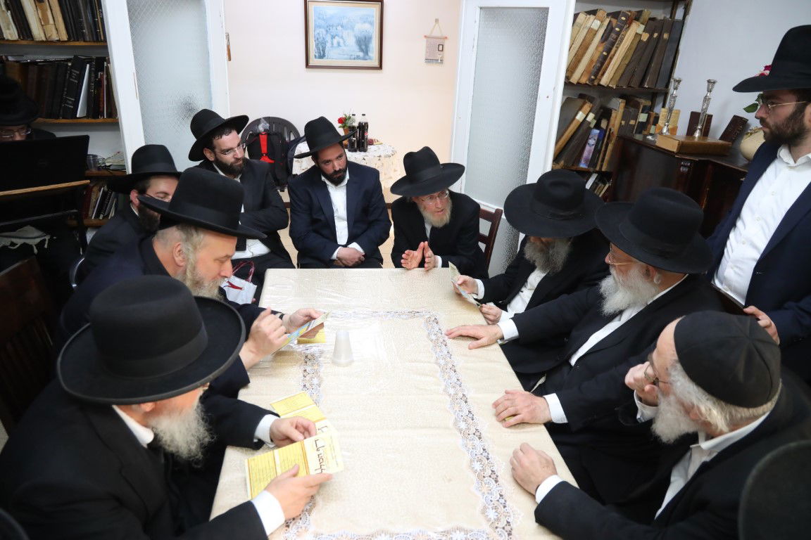 יוזמה חדשה ב'דרשו': מלגות לאברכים שילמדו הדף היומי