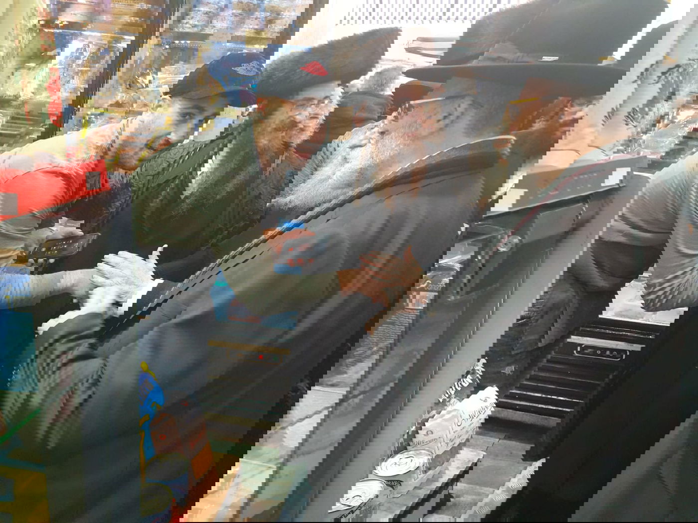 כנגד חילול שבת: רבה של ירושלים ערך סיור בשוק - בערב שבת