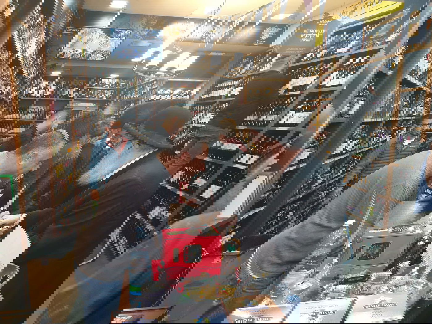 כנגד חילול שבת: רבה של ירושלים ערך סיור בשוק - בערב שבת