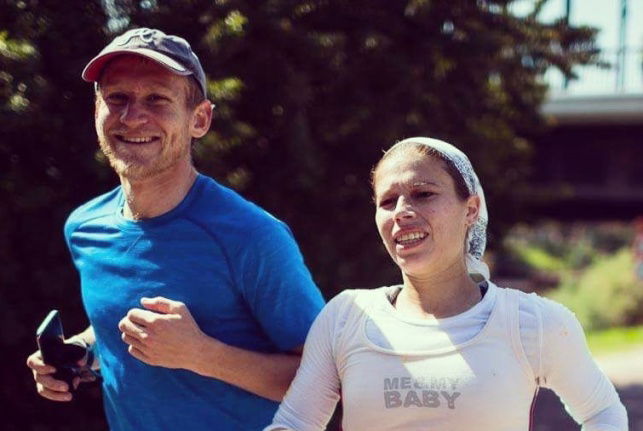 דויטש במרתון תל אביב, עם בעלה. ארכיון