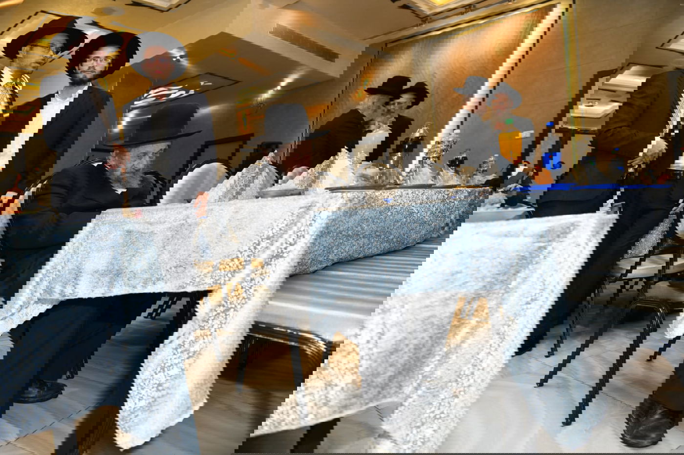 תיעוד: אירוסי נכדת ראש ישיבת סלבודקא, הגאון רבי דב לנדו