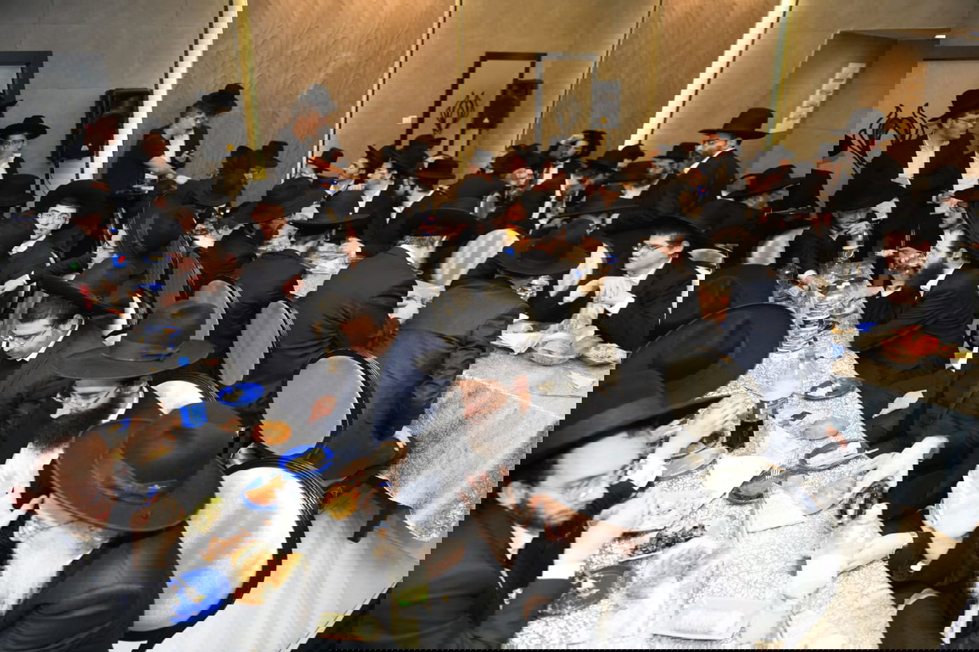 תיעוד: אירוסי נכדת ראש ישיבת סלבודקא, הגאון רבי דב לנדו