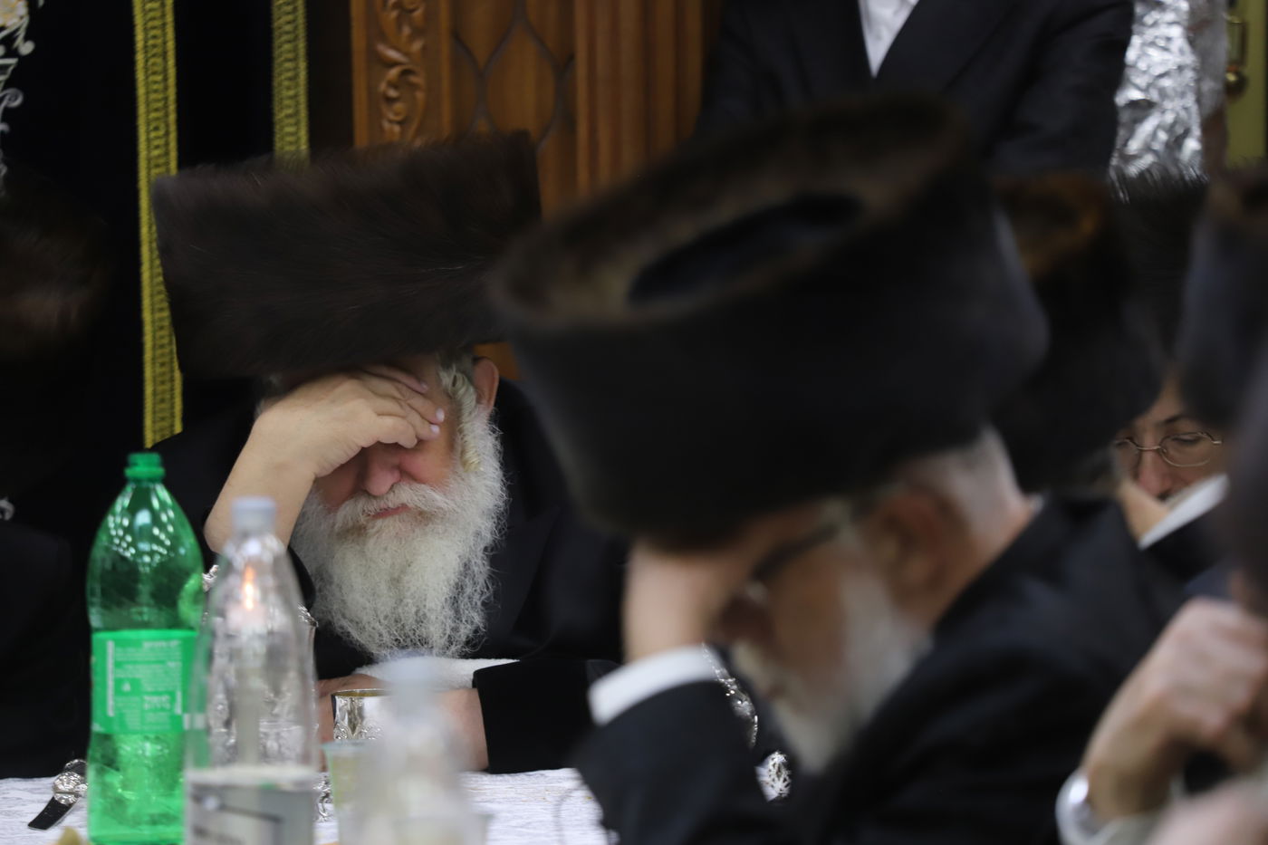 צפו: ה'חתן מאהל' לנכדת האדמו"ר מערלוי