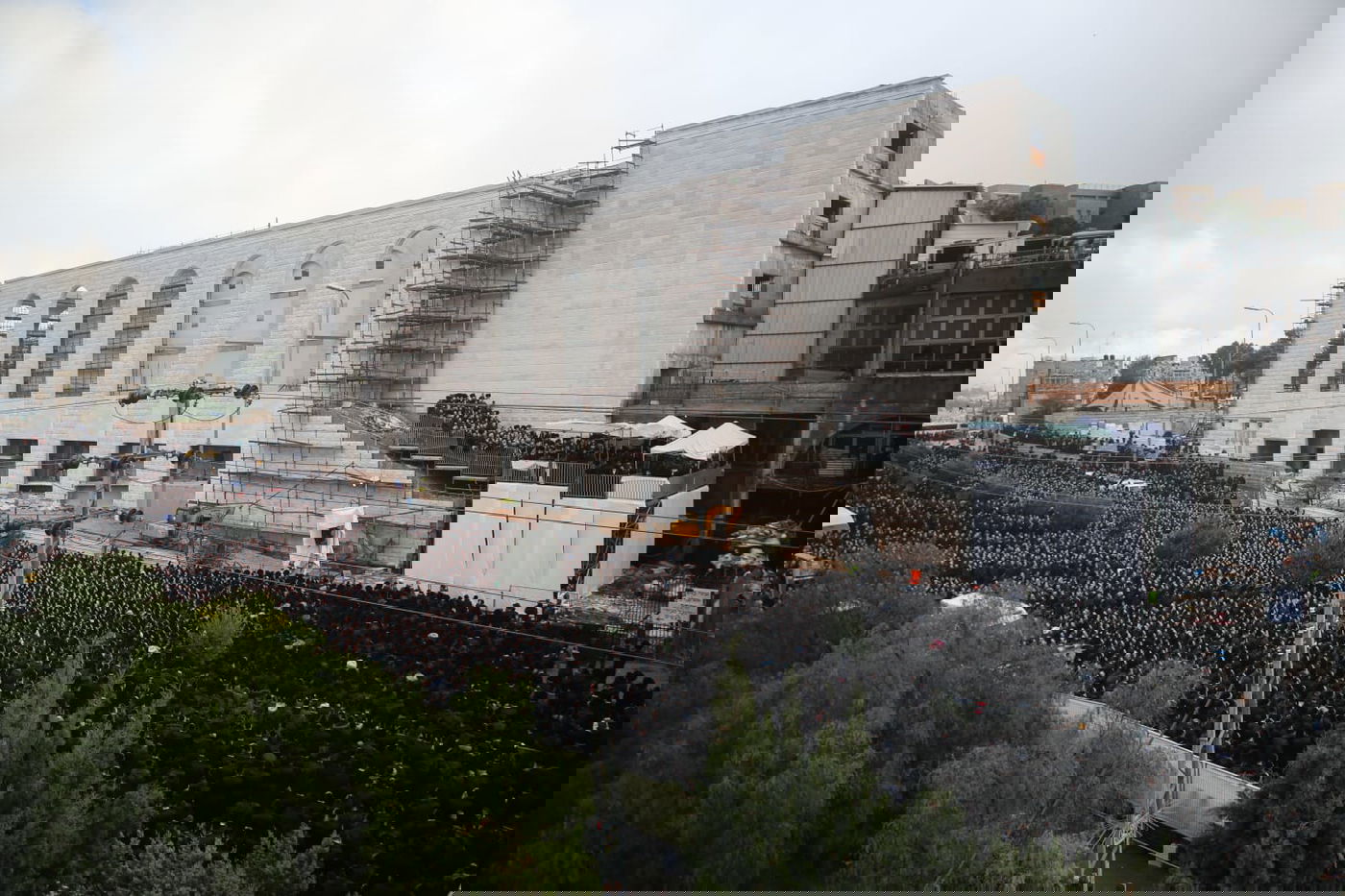 צפו: רבבות בשמחת החופה לנכד האדמו"ר מגור