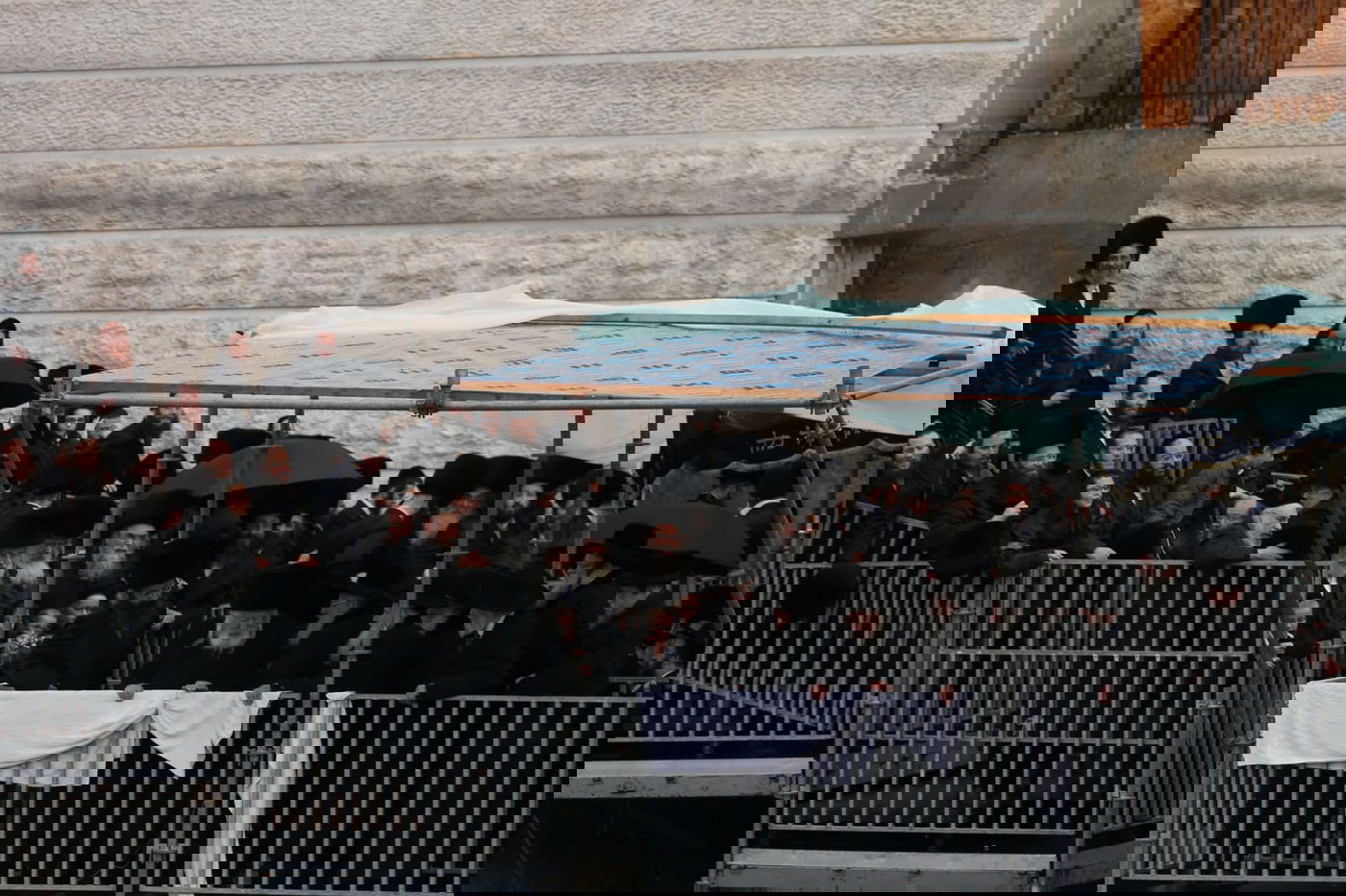 צפו: רבבות בשמחת החופה לנכד האדמו"ר מגור