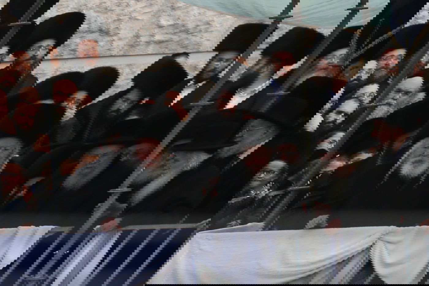 צפו: רבבות בשמחת החופה לנכד האדמו"ר מגור