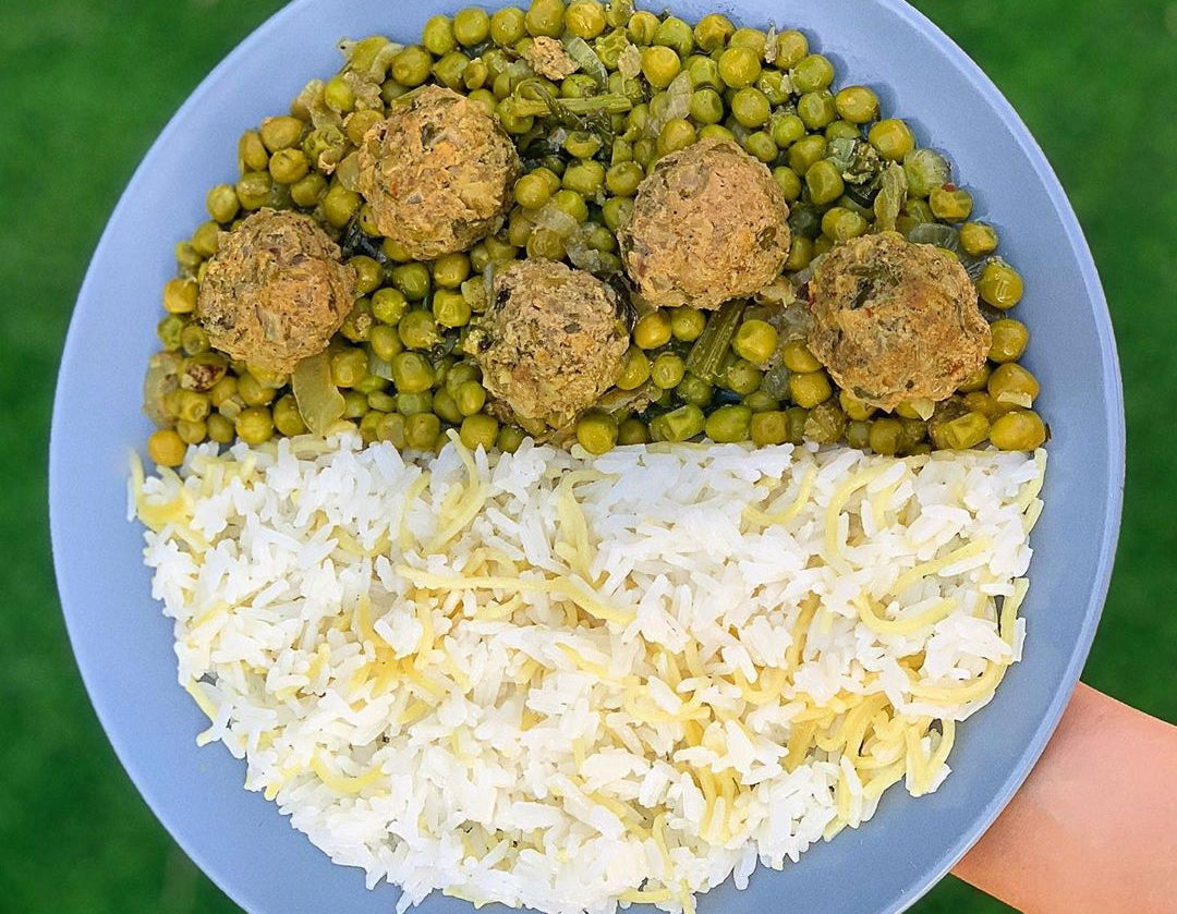 לא יישאר פירור: קציצות בשר עם אפונה