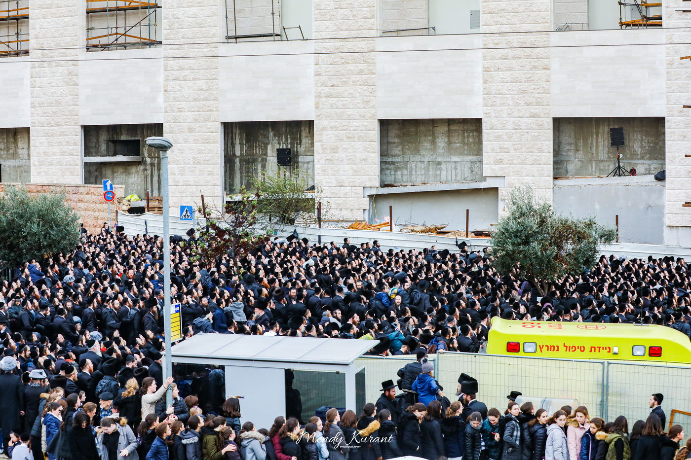 100 רגעים: החב"דניקים תיעדו את החופה בגור