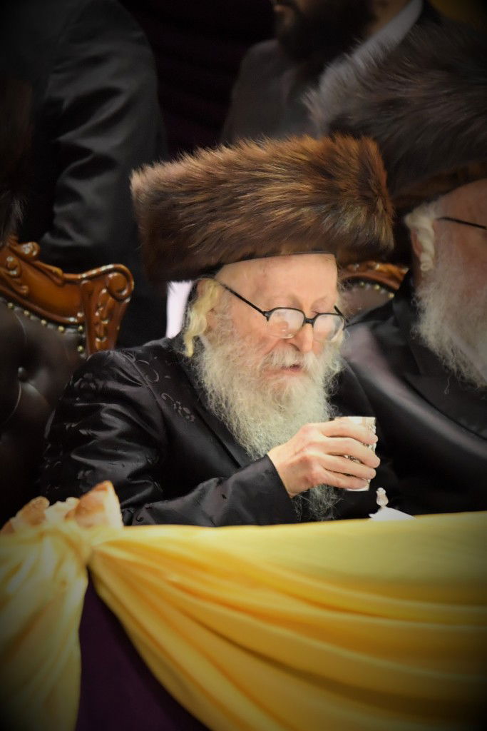 המסע של הרבי מויז'ניץ לארה"ב ומעמד ה'חתן מאהל'. תיעוד