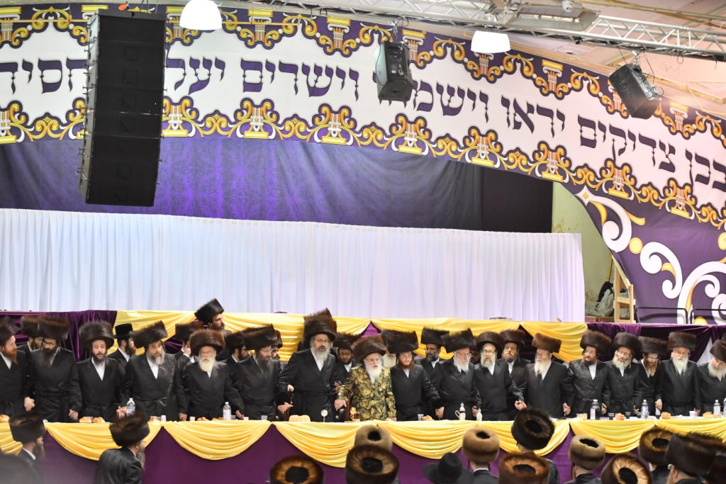 המסע של הרבי מויז'ניץ לארה"ב ומעמד ה'חתן מאהל'. תיעוד