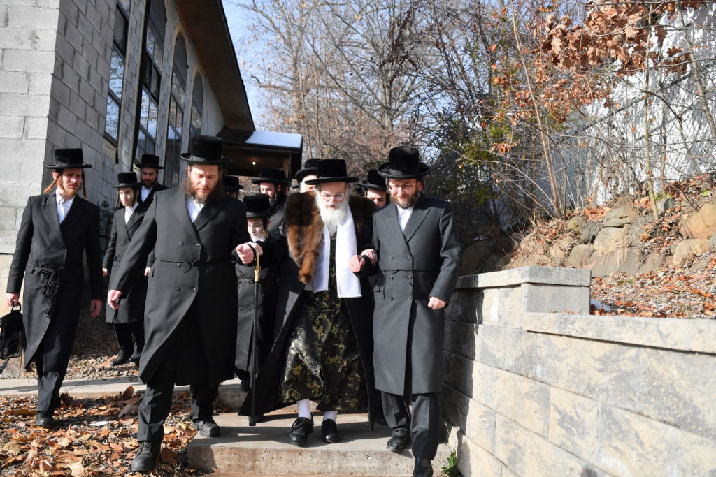 המסע של הרבי מויז'ניץ לארה"ב ומעמד ה'חתן מאהל'. תיעוד